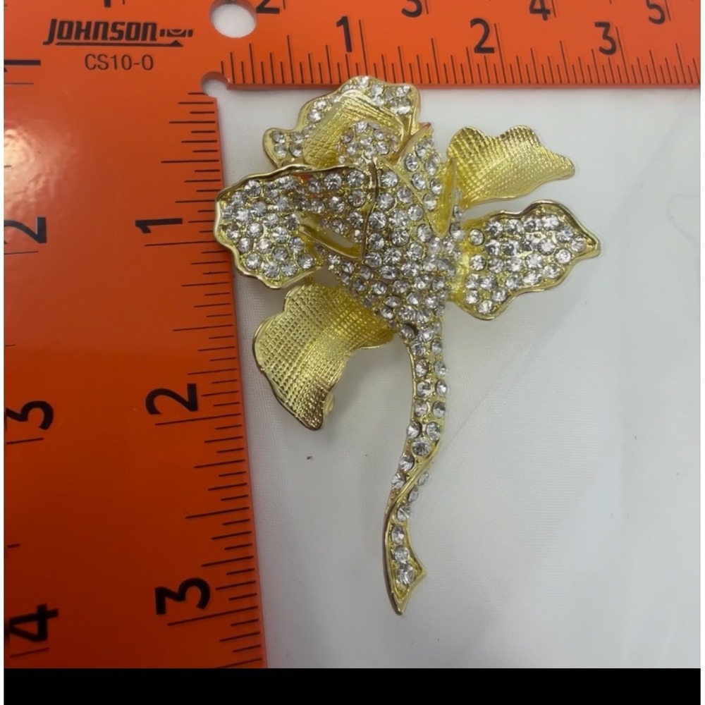OPC Gold‎ Tone Rhinestone Flower Brooch Vintage Style Floral Pin Pavé Crystal